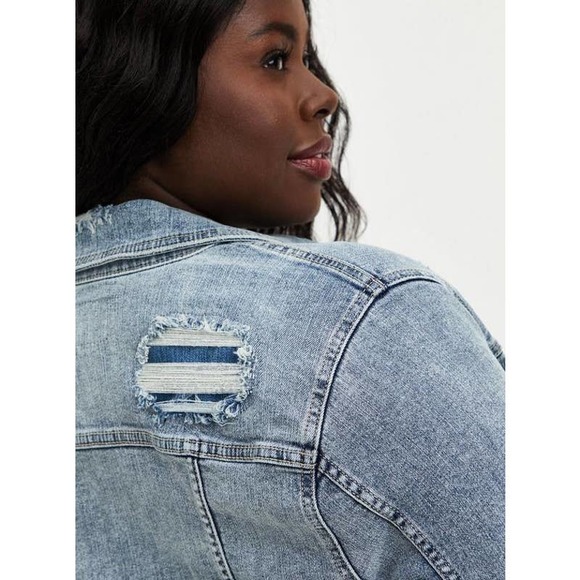 NWT Torrid Destructed Trucker Denim Jean Jacket Light Wash Plus Size: 0X (12) - Picture 2 of 5